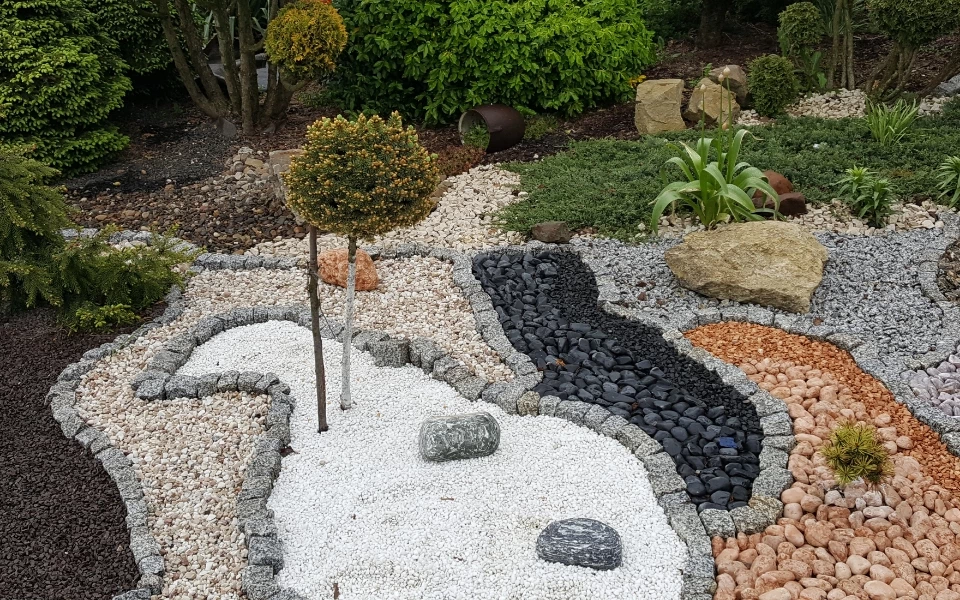 kamienie w ogródku